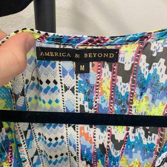 Fancy dress with elastic waistband! Size Medium. America & Beyond - Picture 3 of 6